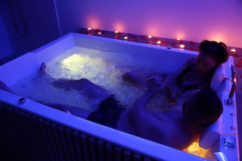 Love Room Unique - Sauna / Jacuzzi Charleville-Mézières エクステリア 写真
